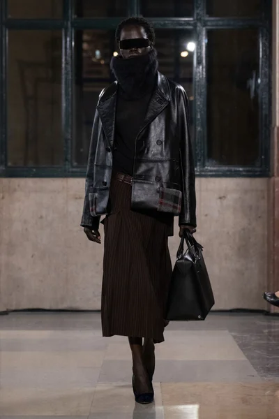 Look 32